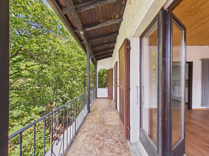 AMPIA CASA BIFAMILIARE CON VISTA APERTA, GIARDINO E BOX AUTO (19)