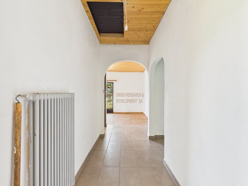AMPIA CASA BIFAMILIARE CON VISTA APERTA, GIARDINO E BOX AUTO (13)