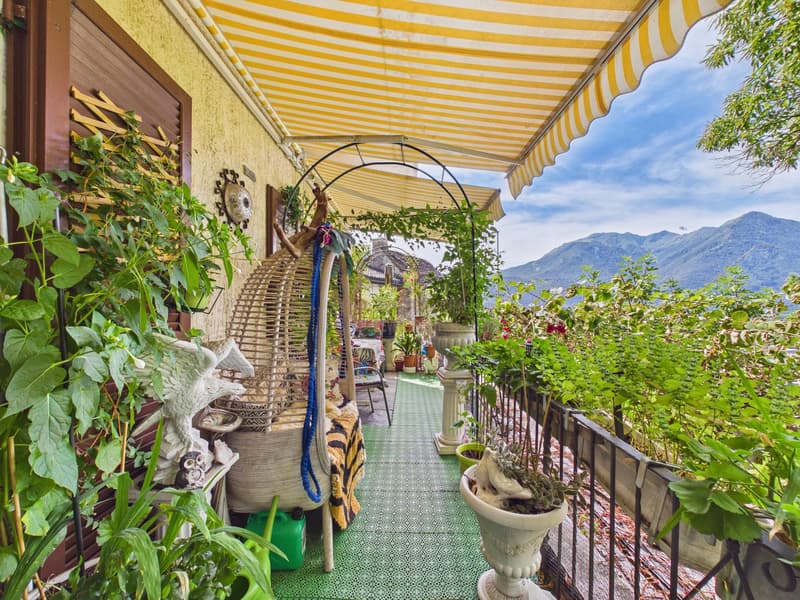 AMPIA CASA BIFAMILIARE CON VISTA APERTA, GIARDINO E BOX AUTO (7)