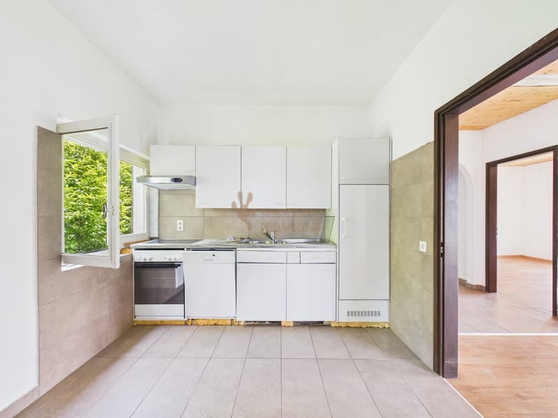 AMPIA CASA BIFAMILIARE CON VISTA APERTA, GIARDINO E BOX AUTO (15)