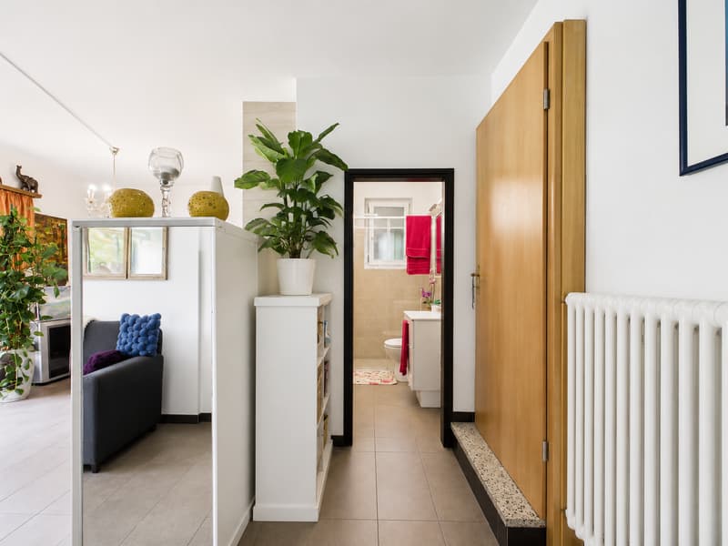 AMPIA CASA BIFAMILIARE CON VISTA APERTA, GIARDINO E BOX AUTO (3)