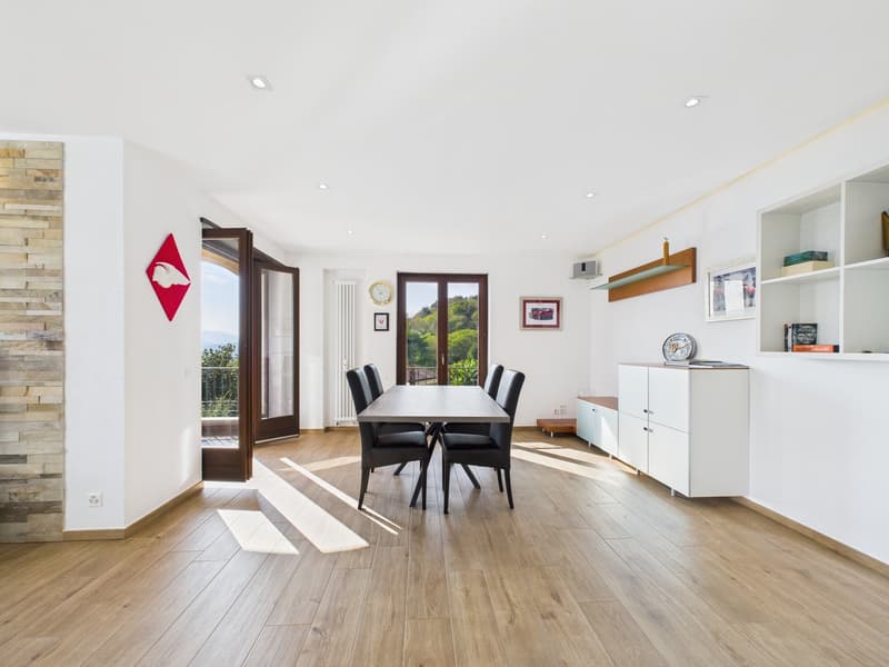 ESCLUSIVO APPARTAMENTO CON VISTA LAGO E PISCINA CONDOMINIALE (6)