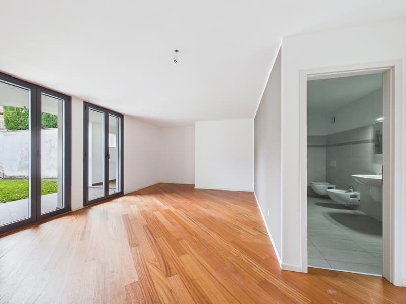 CASA CONTIGUA SU 3 PIANI CON GIARDINO E SPAZIO IDEALE PER STUDIO O ATTIVITA' INDIPENDENTE (30)