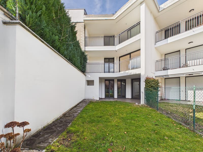 CASA CONTIGUA SU 3 PIANI CON GIARDINO E SPAZIO IDEALE PER STUDIO O ATTIVITA' INDIPENDENTE (1)
