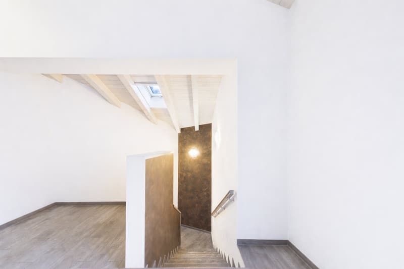 AMPIA CASA MODERNA CON TERRAZZA E UNITA' INDIPENDENTE (6)