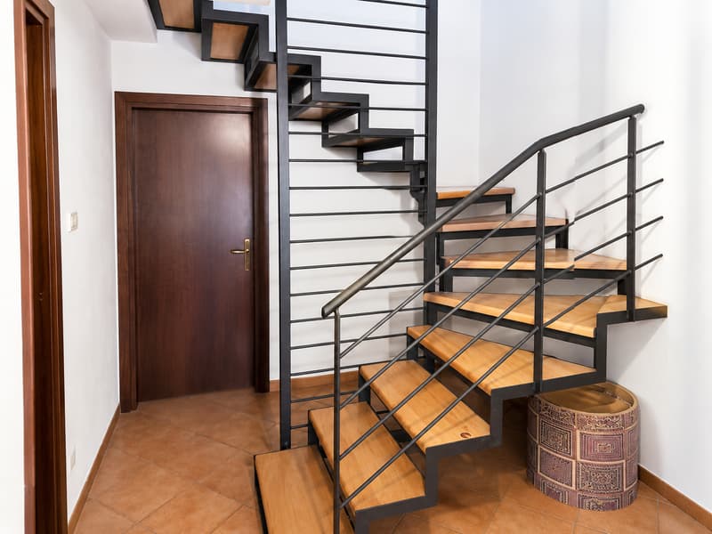 CASA BIFAMILIARE SU TRE PIANI – IDEALE COME ABITAZIONE O INVESTIMENTO, CON RENDIMENTO DEL 4% (5)