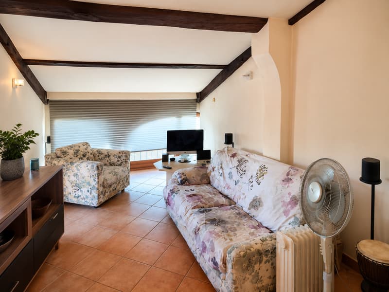 CASA BIFAMILIARE SU TRE PIANI – IDEALE COME ABITAZIONE O INVESTIMENTO, CON RENDIMENTO DEL 4% (7)