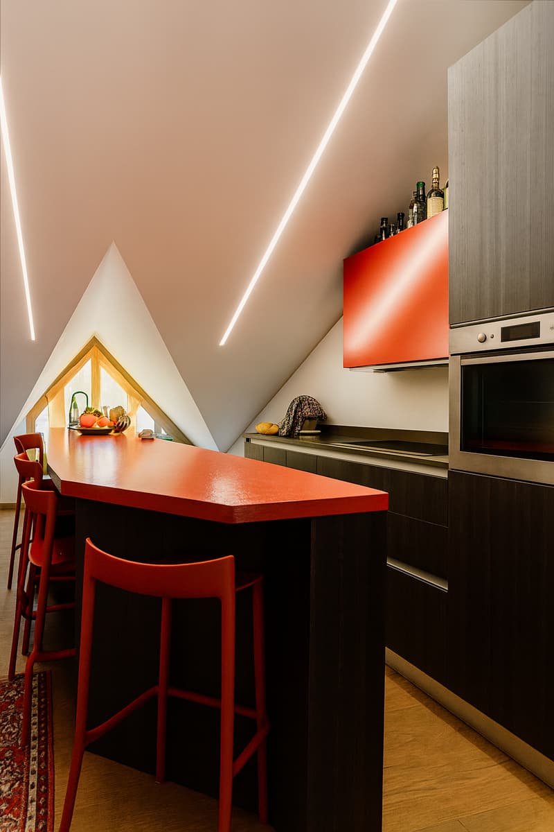 MODERNA MANSARDA DI DESIGN CON VISTA LAGO (4)