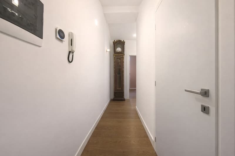 MODERNA MANSARDA DI DESIGN CON VISTA LAGO (2)