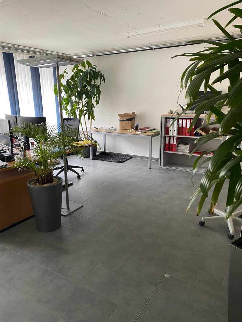 Helles Büro (110m2) mit Lager (45m2) an zentraler Lage in Täuffelen (1)