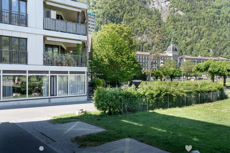 VIELSEITIGE 5-ZIMMER-EINHEIT AN TOPLAGE IN INTERLAKEN – WOHNEN ODER ARBEITEN MIT STIL (1)