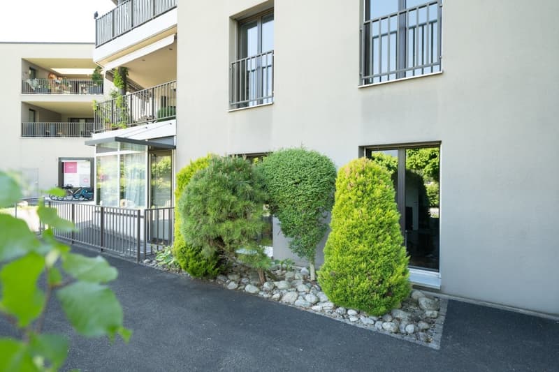 VIELSEITIGE 5-ZIMMER-EINHEIT AN TOPLAGE IN INTERLAKEN – WOHNEN ODER ARBEITEN MIT STIL (8)