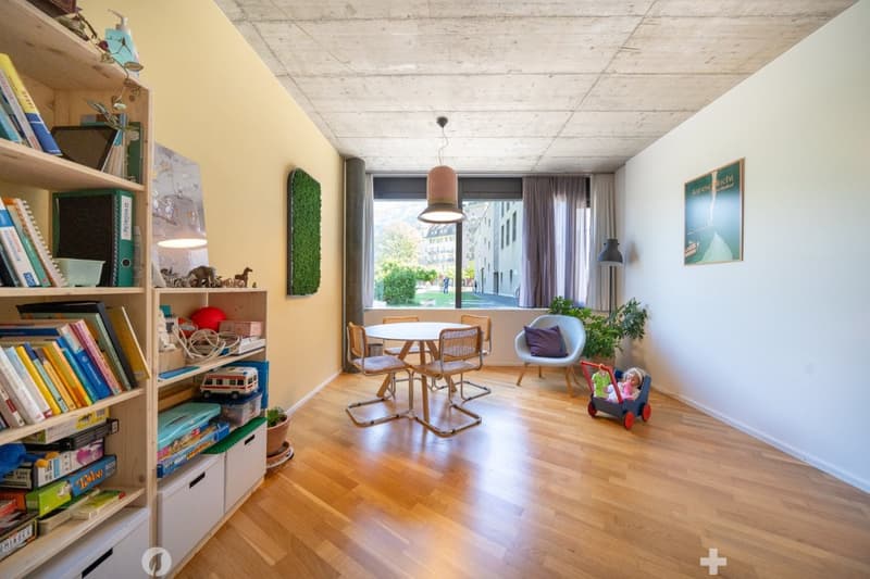 VIELSEITIGE 5-ZIMMER-EINHEIT AN TOPLAGE IN INTERLAKEN – WOHNEN ODER ARBEITEN MIT STIL (4)