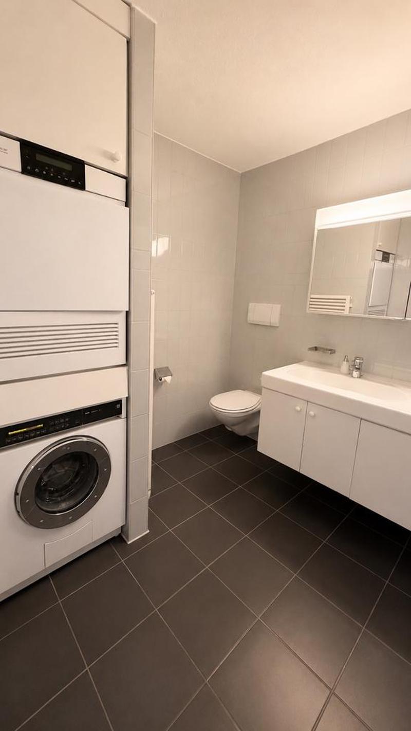 Exklusiv zentral: 2.5-Zimmer-Wohnung in der Metalli Zug (7)