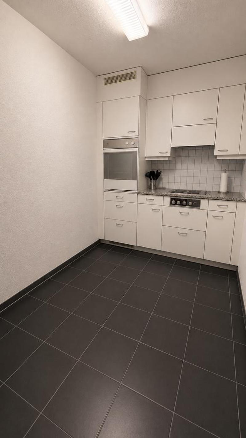 Exklusiv zentral: 2.5-Zimmer-Wohnung in der Metalli Zug (4)