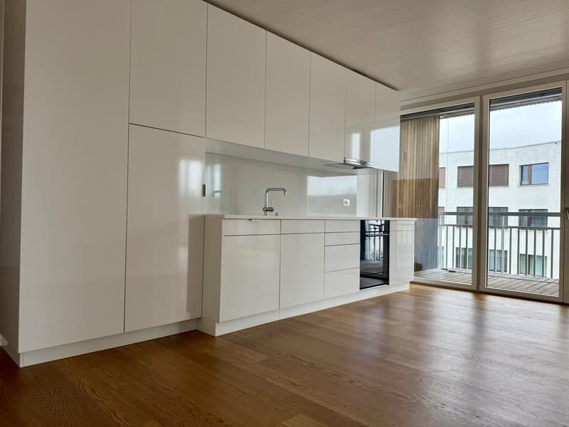 Moderne 2.5-Zimmer-Wohnung im EG an bester Lage im Suurstoffi-Areal (2)
