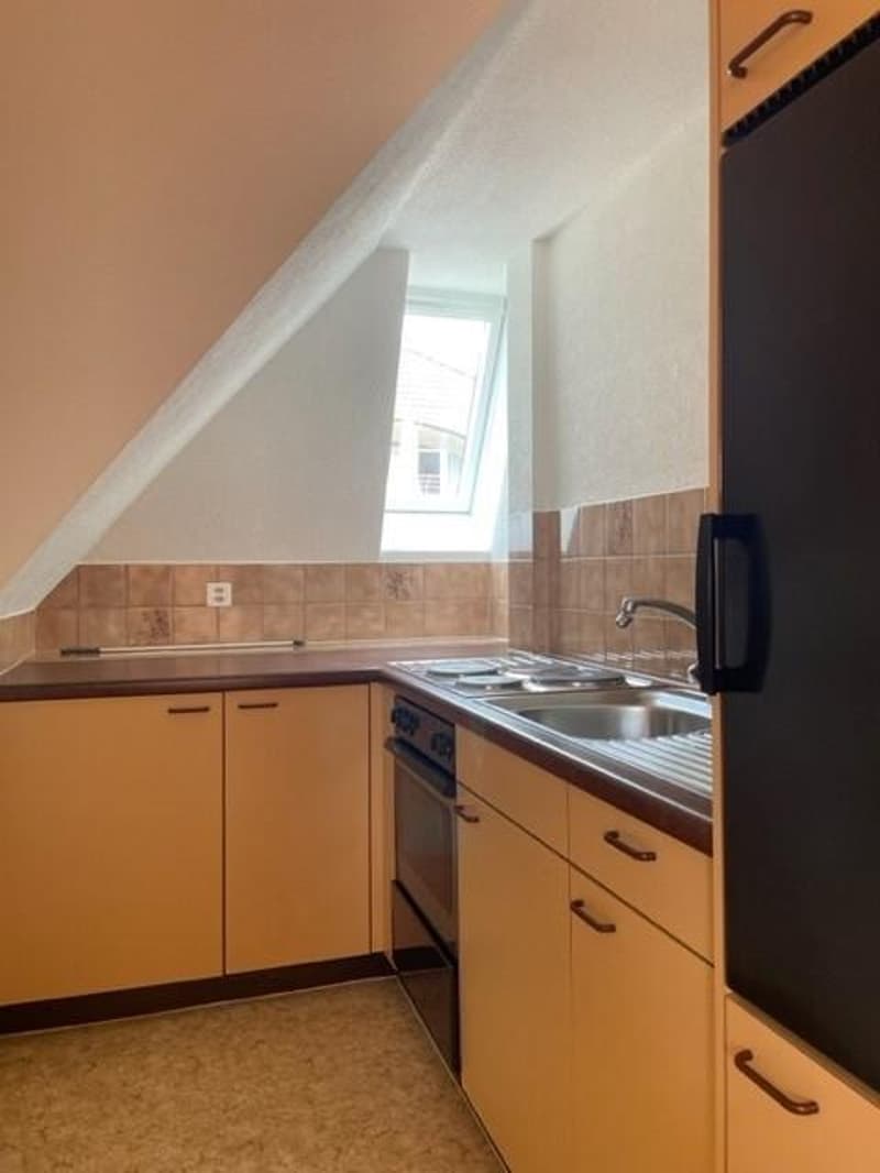 Charmante 1.5-Zimmer-Altbauwohnung im Herzen von Zug (2)