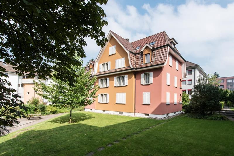 Charmante 1.5-Zimmer-Altbauwohnung im Herzen von Zug (1)
