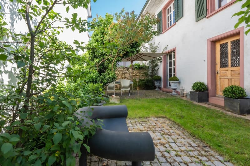 Stylish Basel city villa with garden and converted attic (10)