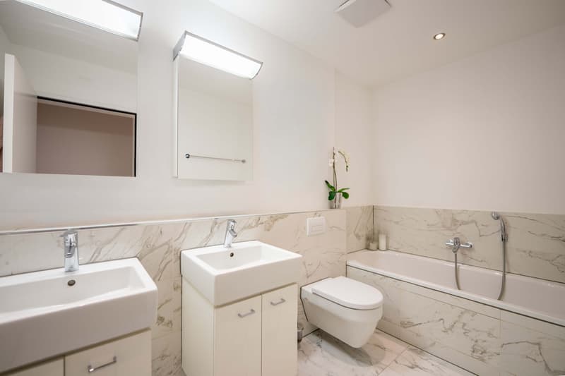 Badezimmer mit Badewanne