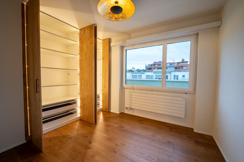 Einbauschrank mit integrierter Beleuchtung