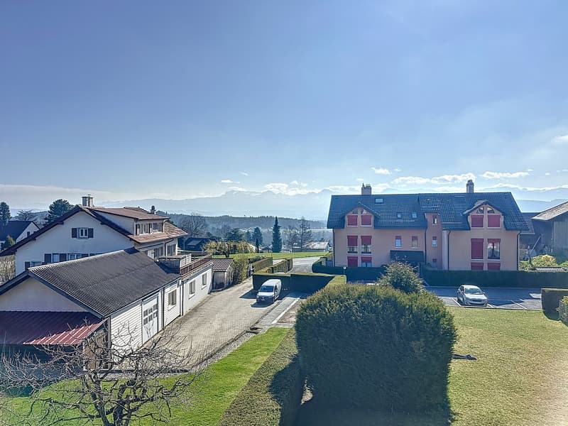 Charmantes Dachwohnung mit 3.5 Zimmern in Savigny (1)
