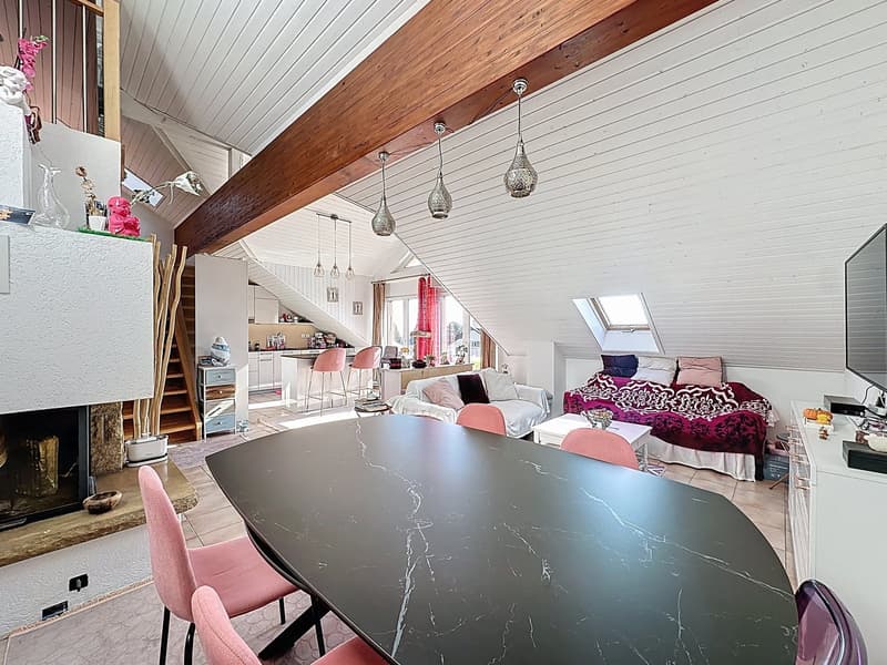 Charmantes Dachwohnung mit 3.5 Zimmern in Savigny (7)