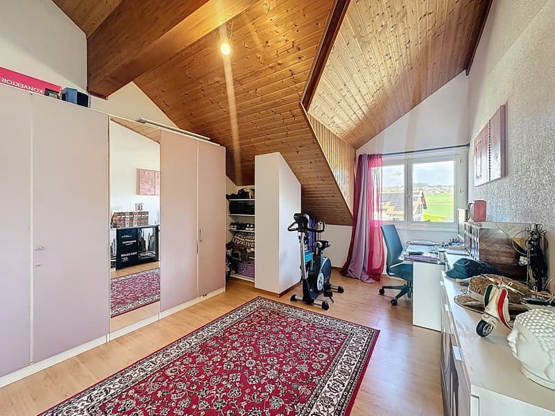 Charmantes Dachwohnung mit 3.5 Zimmern in Savigny (8)