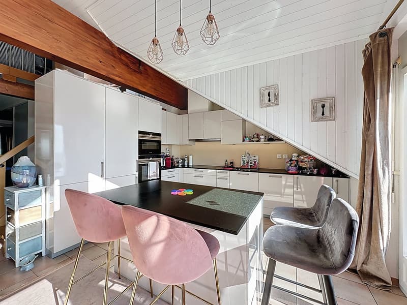 Charmantes Dachwohnung mit 3.5 Zimmern in Savigny (2)