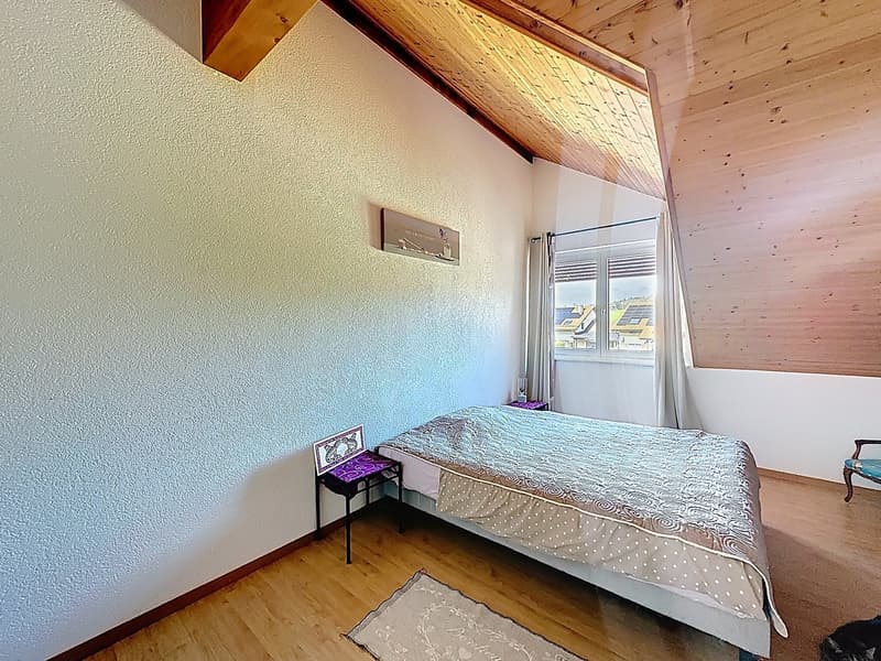 Charmantes Dachwohnung mit 3.5 Zimmern in Savigny (9)