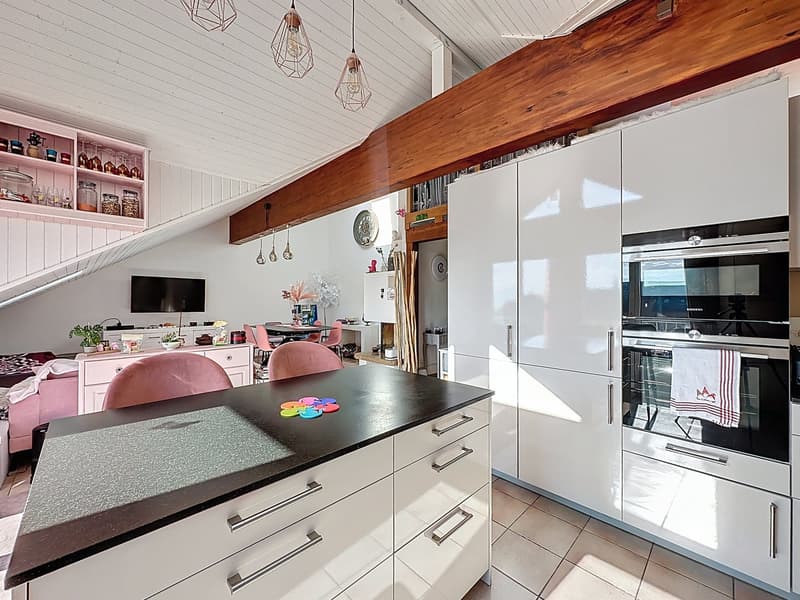 Charmantes Dachwohnung mit 3.5 Zimmern in Savigny (4)