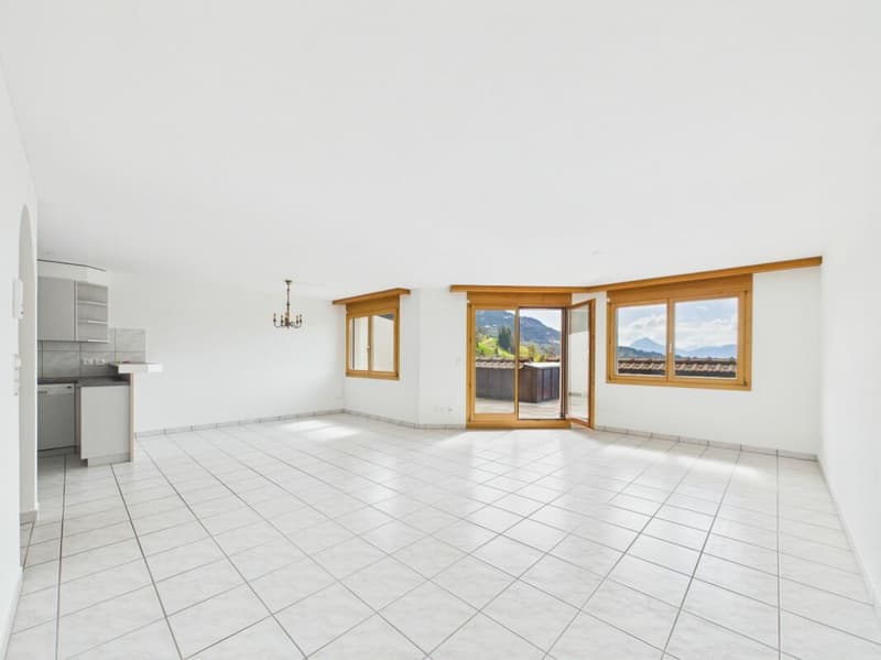 Terrace apartment with 180° mountain views, two bathrooms and lift! (9)