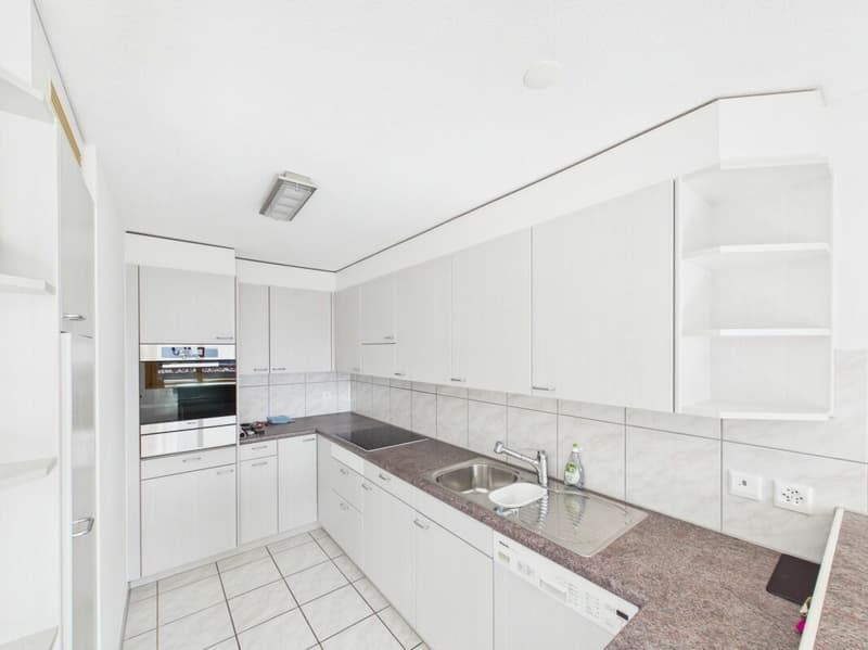 Terrace apartment with 180° mountain views, two bathrooms and lift! (11)