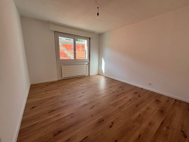 Wohnung mit 2.5 Zimmern, hell und komplett renoviert in Matran – sofort verfügbar (4)