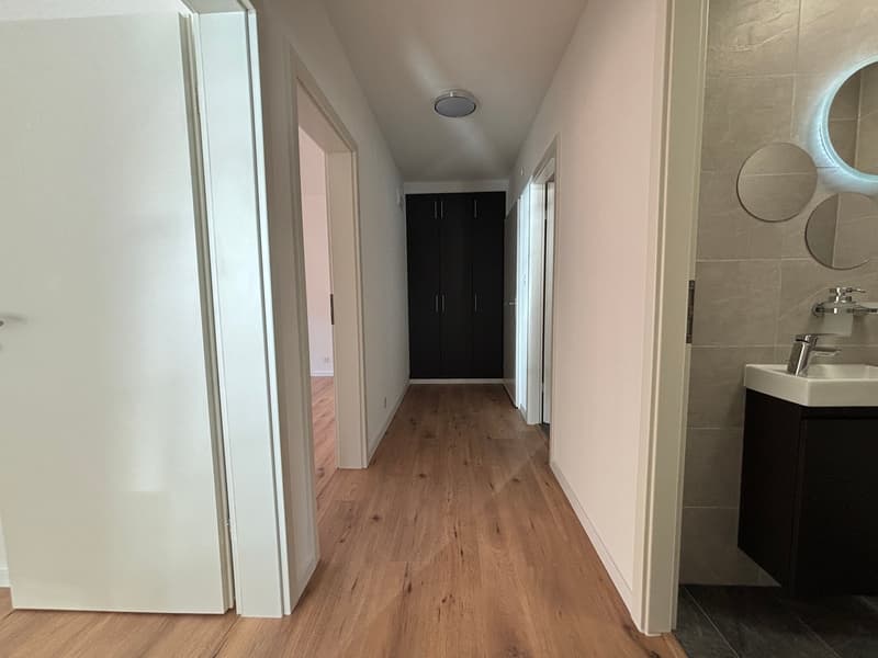 Wohnung mit 2.5 Zimmern, hell und komplett renoviert in Matran – sofort verfügbar (2)