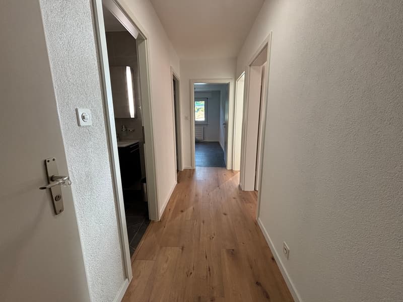 Wohnung mit 2.5 Zimmern, hell und komplett renoviert in Matran – sofort verfügbar (9)