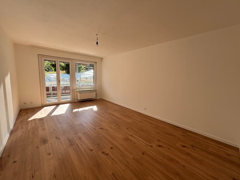 Wohnung mit 2.5 Zimmern, hell und komplett renoviert in Matran – sofort verfügbar (3)