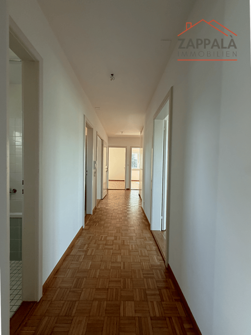 Elegant 4-room ground floor apartment in Schönenbuch (14)