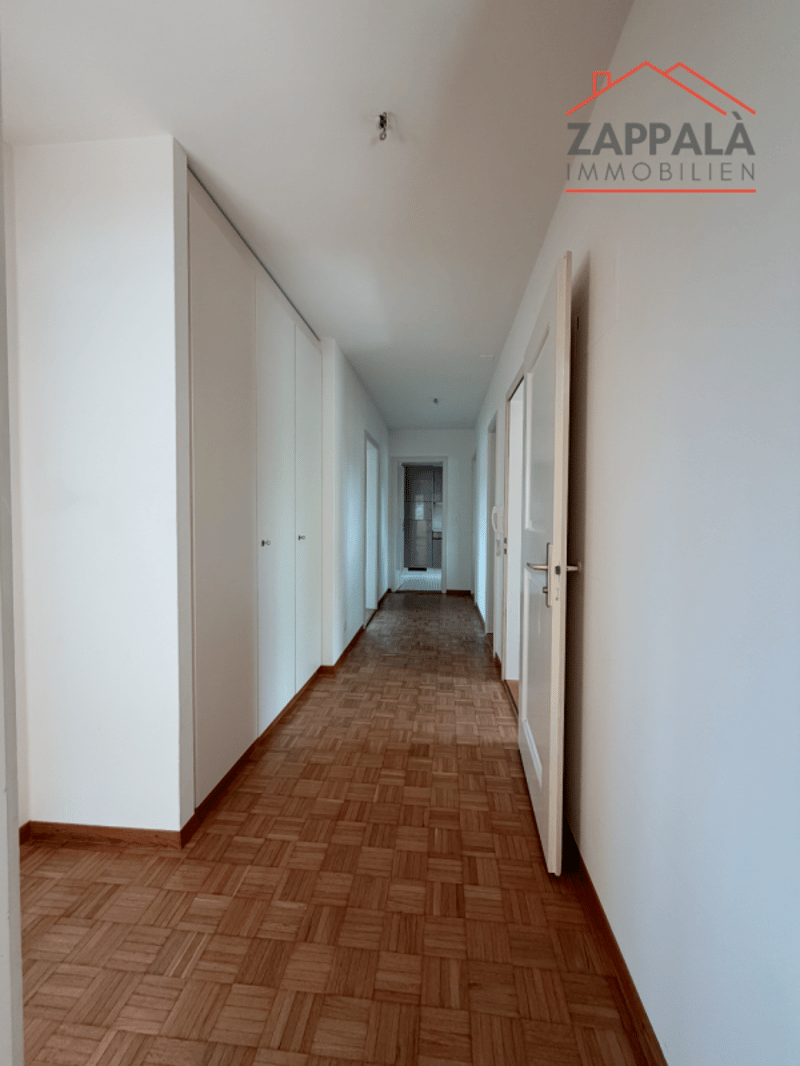 Elegant 4-room ground floor apartment in Schönenbuch (13)