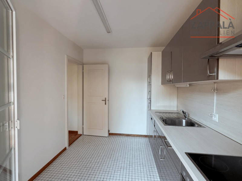 Elegant 4-room ground floor apartment in Schönenbuch (6)