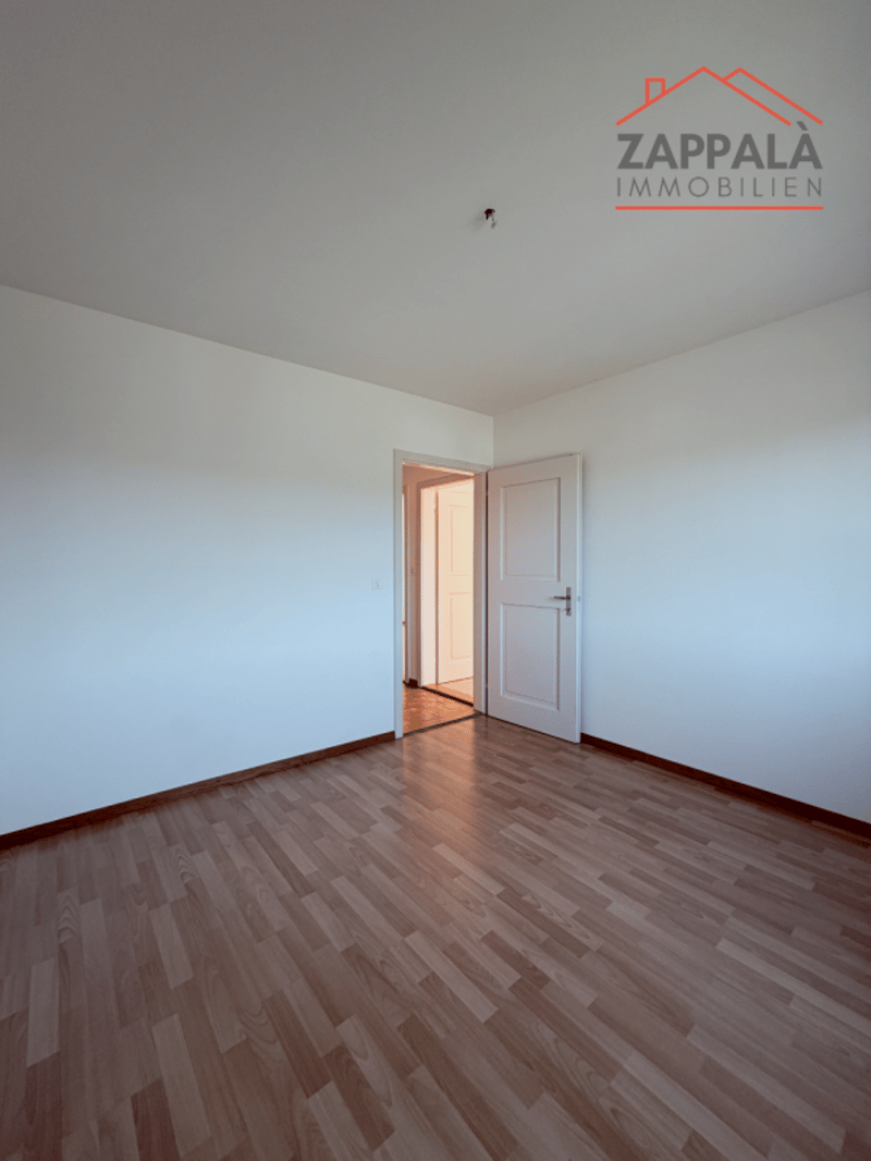 Elegant 4-room ground floor apartment in Schönenbuch (10)