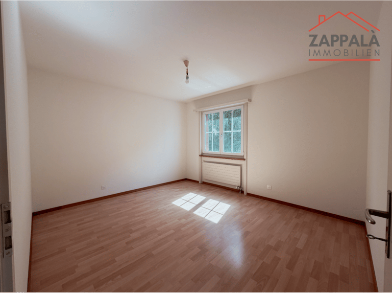 Elegant 4-room ground floor apartment in Schönenbuch (9)