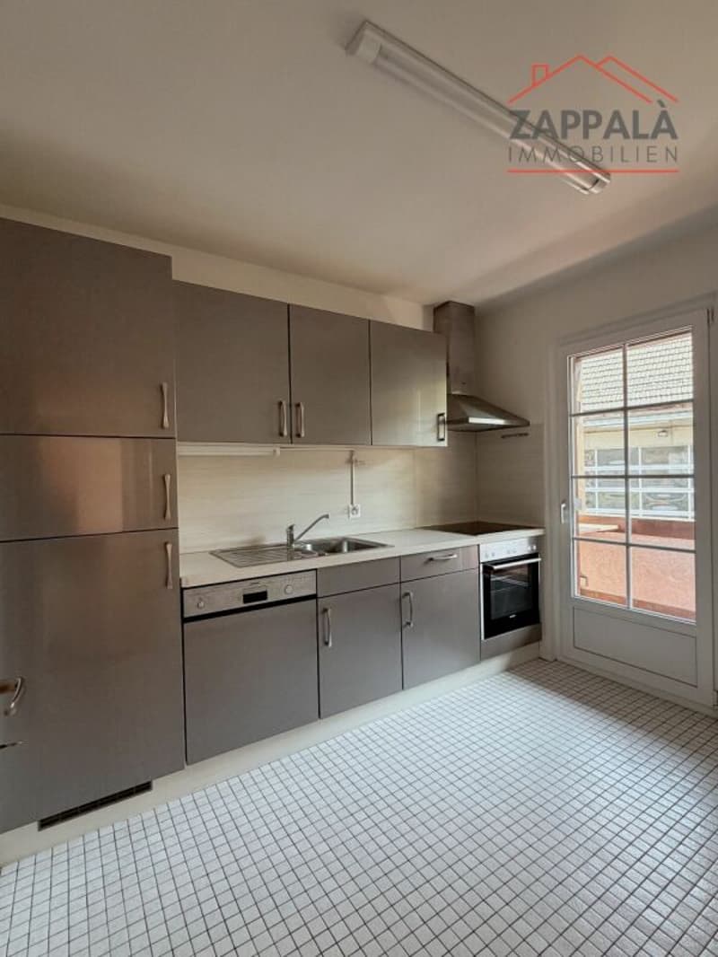 Elegant 4-room ground floor apartment in Schönenbuch (5)