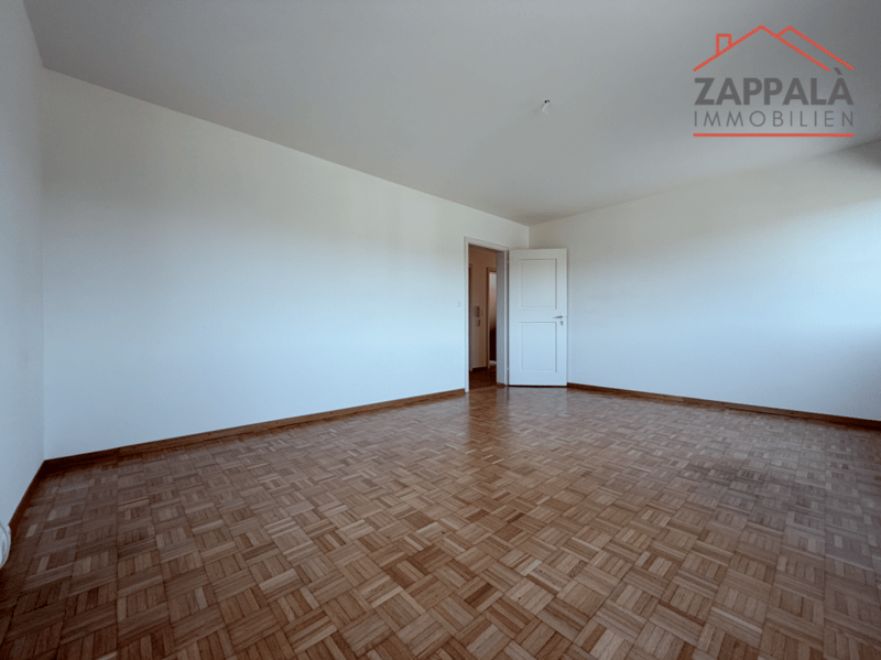 Elegant 4-room ground floor apartment in Schönenbuch (8)