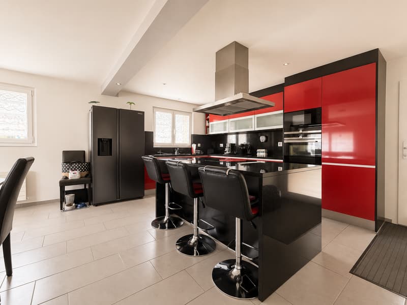 Renovated House 150 m² + 2 Garages (162 m²) | Chénens (8)