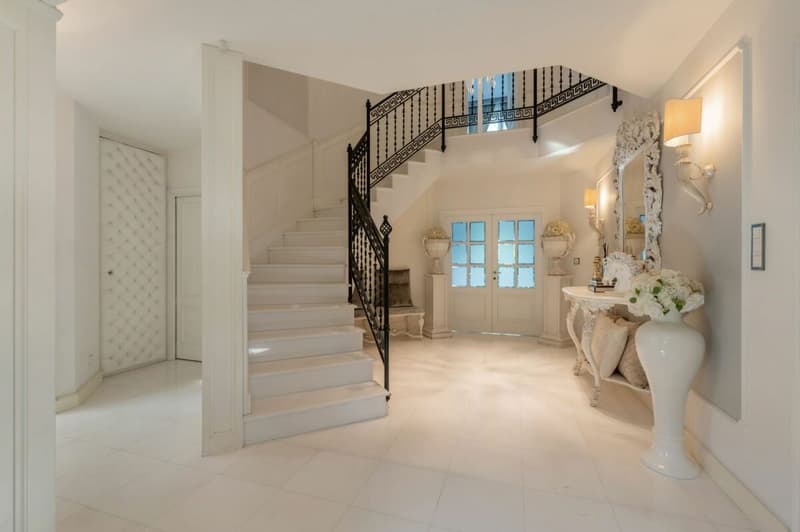 Elegant country house with spacious secondary areas (7)