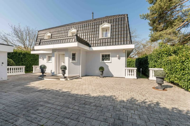 Elegant country house with spacious secondary areas (17)
