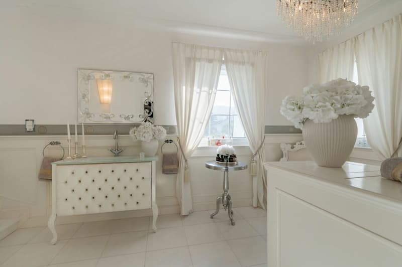 Elegant country house with spacious secondary areas (12)