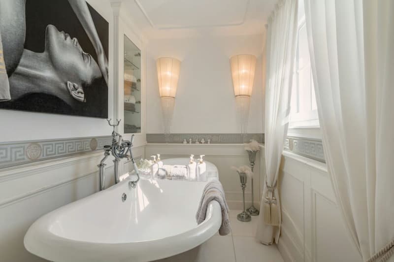 Elegant country house with spacious secondary areas (13)