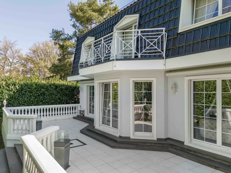 Elegant country house with spacious secondary areas (2)